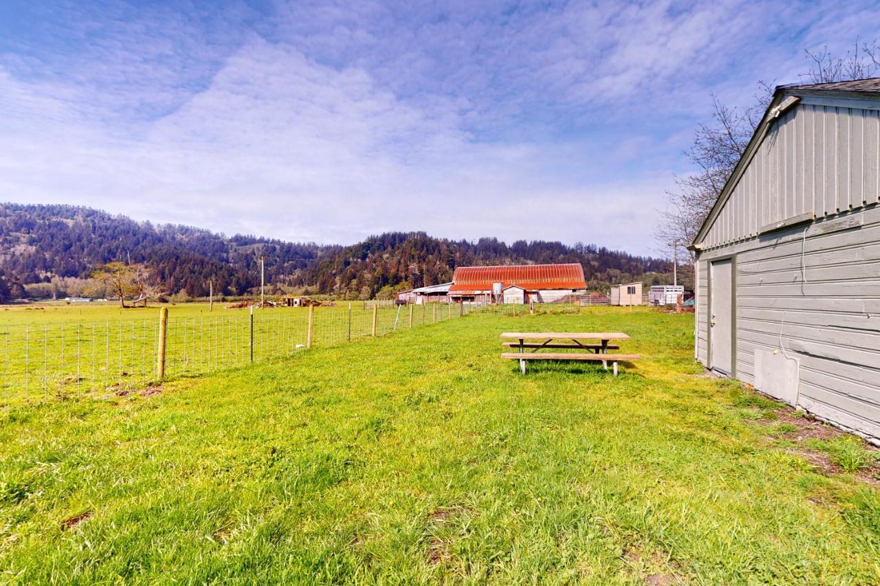 Redwood Farmhouse In The Orick Valley Exterior photo