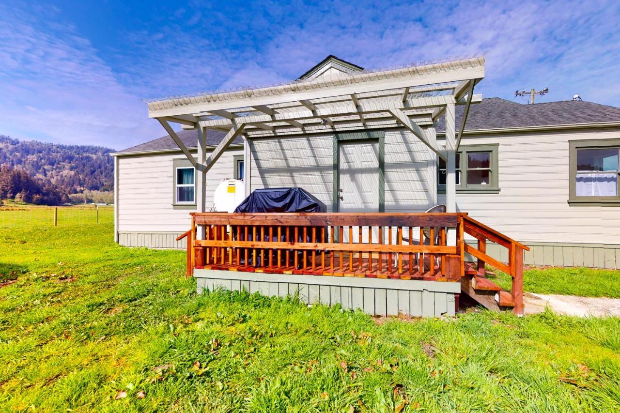 Redwood Farmhouse In The Orick Valley Exterior photo